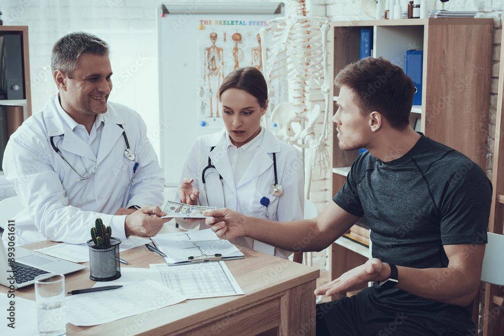 Obraz premium Doctor smiles and takes big bribe from an athlete.