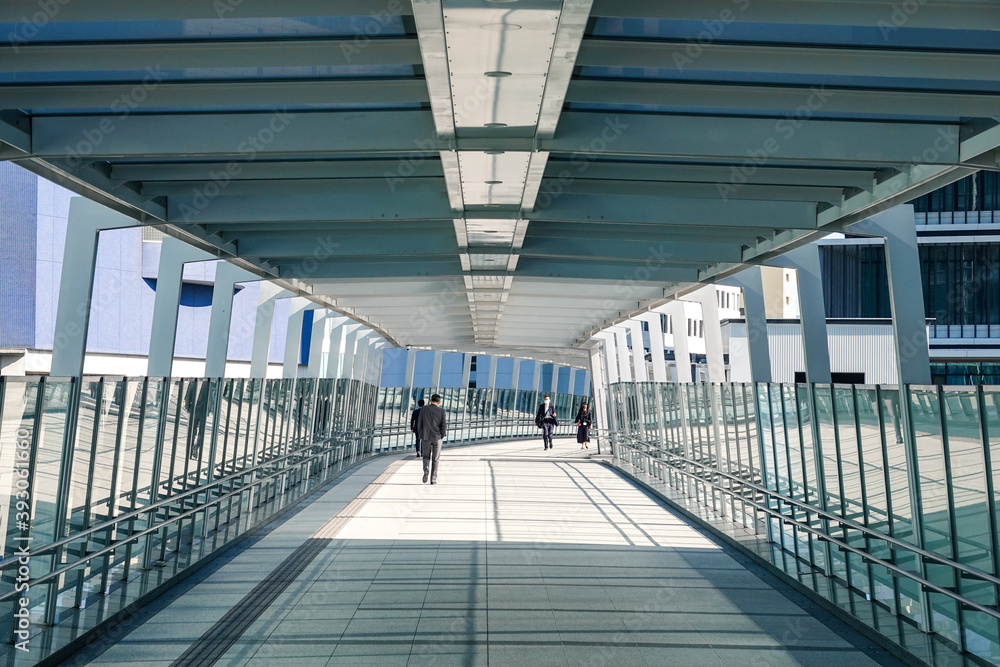 Obraz premium 浜松町駅から東京ポートシティ竹芝まで続く歩行者デッキ（一部開通箇所）