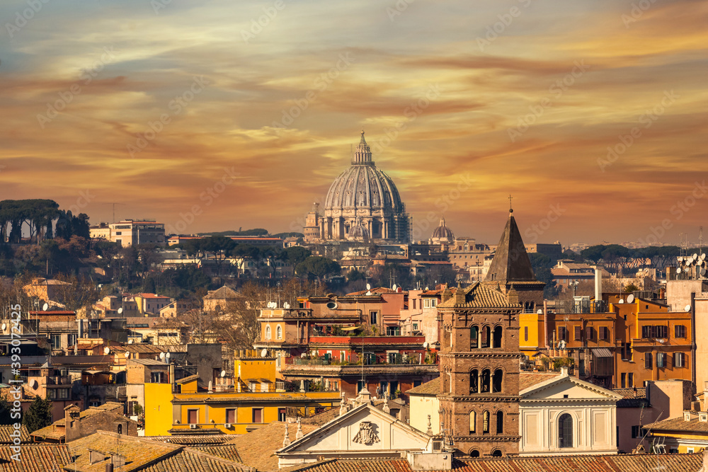Fototapeta premium Sunset in Rome of the old architectures buildings, with a nice view over the old town