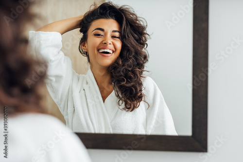 Obraz na płótnie Happy woman in bathroom