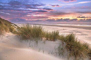 Handdoek met foto Noordzee Uitzicht vanaf duin over de Noordzee  © creativenature.nl