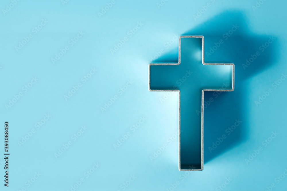 Obraz premium Church worship, salvation concept. Silhouette of christian cross on blue background, soft bokeh lights background. Copy space. Faith symbol in Jesus Christ. Holy cross for Christmas, Easter day