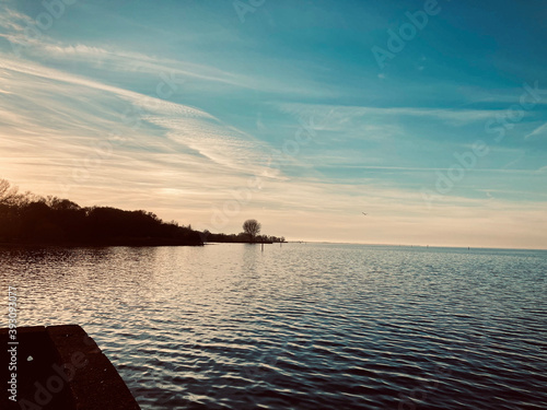 Novemberlicht am See