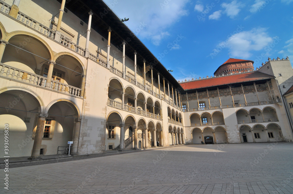 Renesansowy dziedziniec zamku królewskiego na Wawelu w Krakowie, Polska