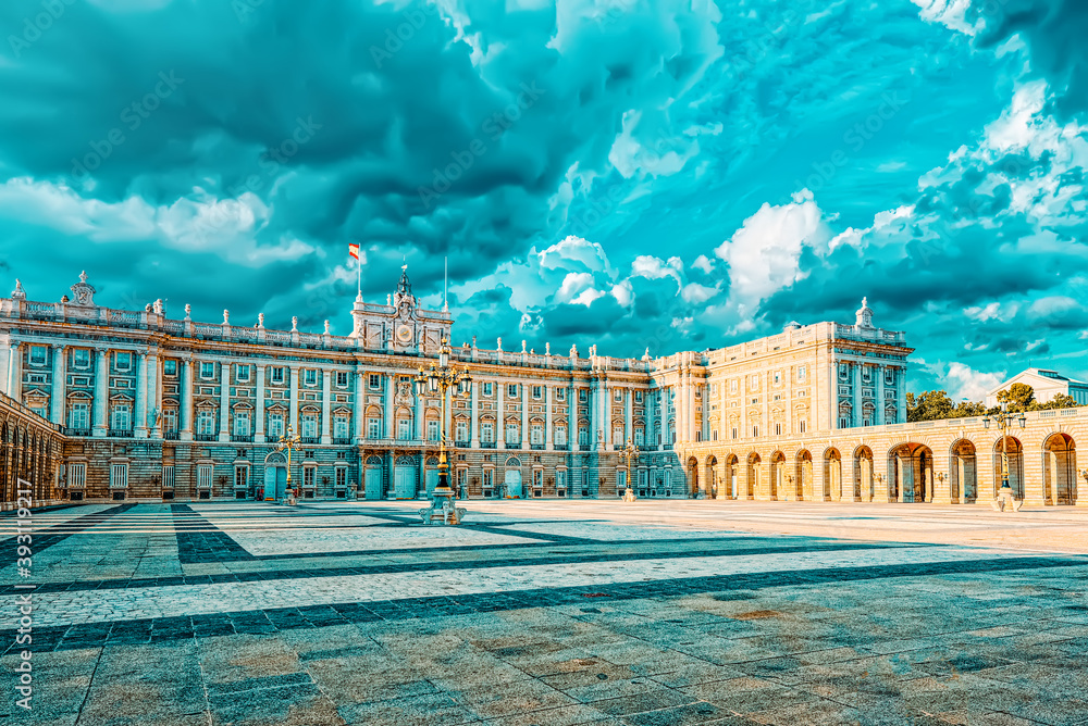 Naklejka premium Royal Palace in Madrid (Palacio Real de Madrid) and Armory Squar