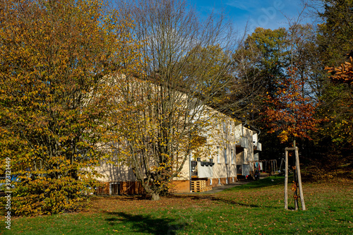 Obraz na płótnie Mehrfamilienhaus w salonie