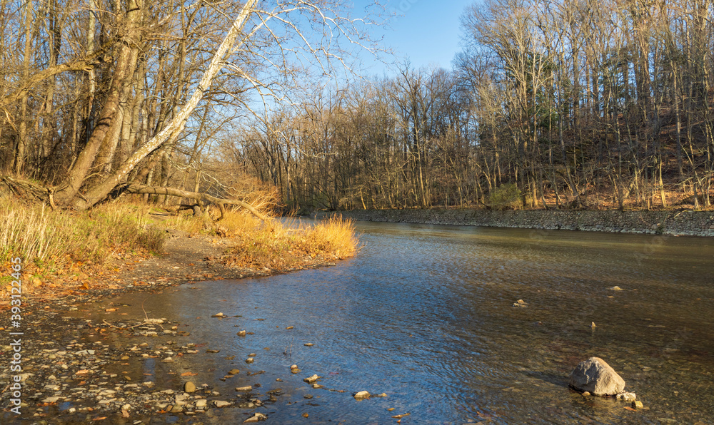 Obraz premium Cold and windy day by the Rocky River
