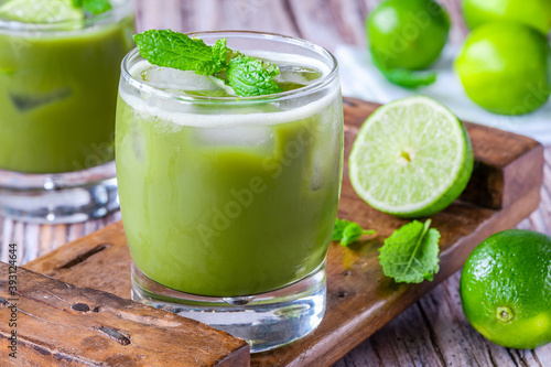 Green matcha detox drink