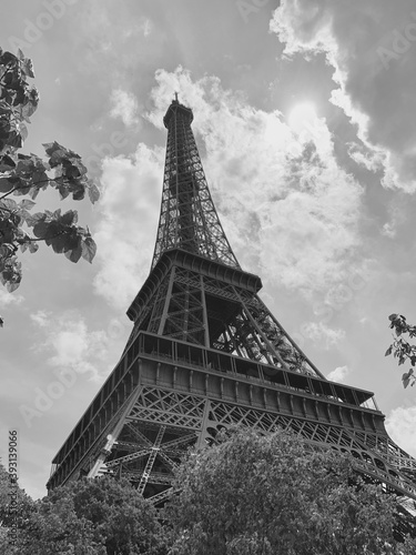 Fototapeta Naklejka Na Ścianę i Meble -  Eiffel Tower In Black and White 