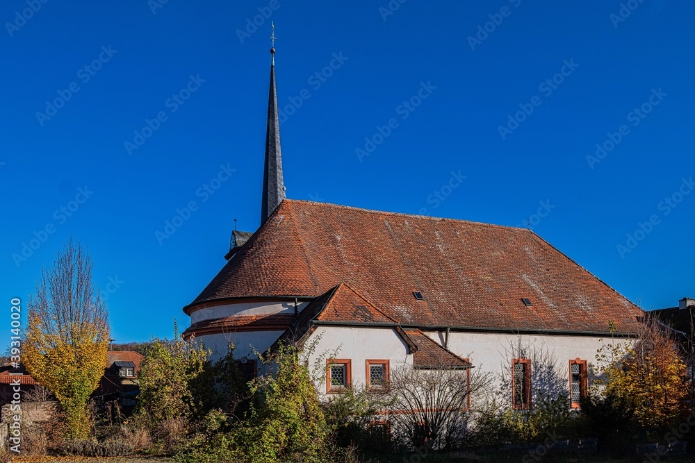 Blick auf die Dorfkirche in Reichmannsdorf 