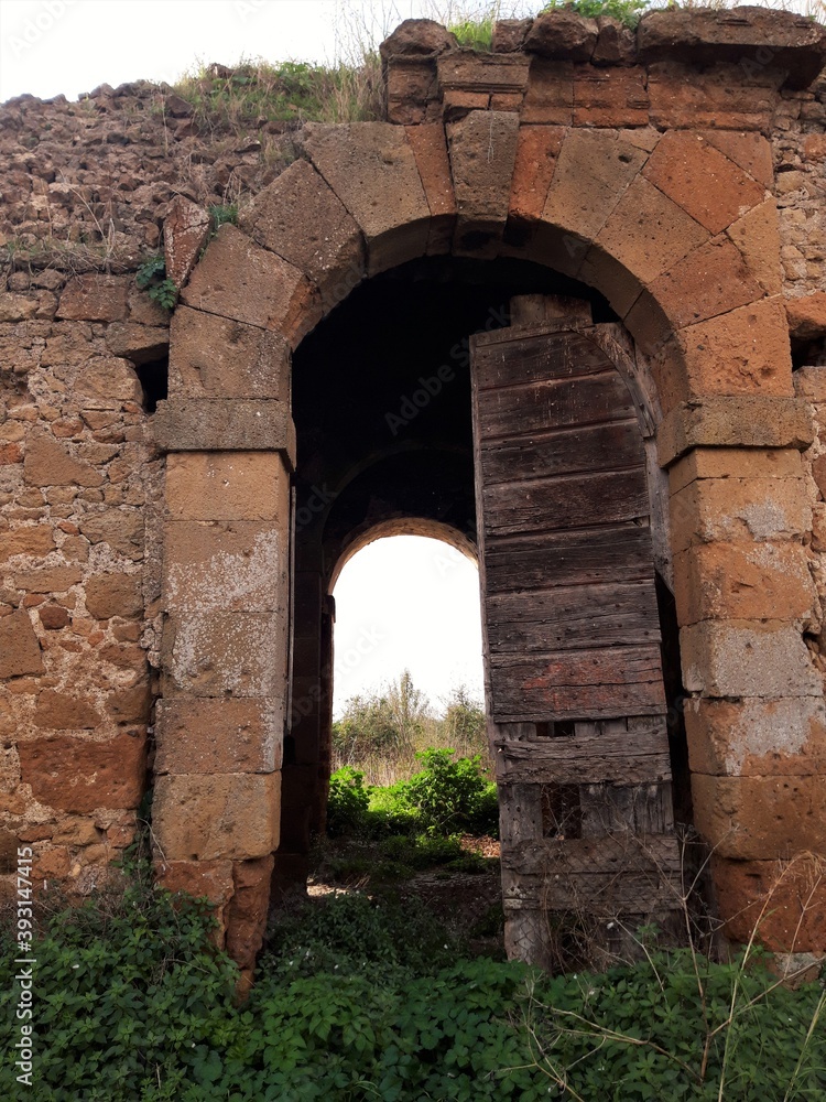 Fragment antycznych ruin, Ardea, Italia.