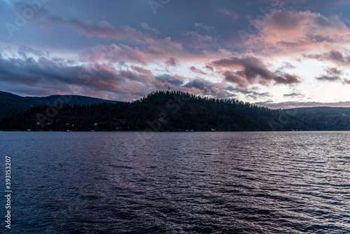 Fototapeta Naklejka Na Ścianę i Meble -  Sunset Over  Coeur d'Alene Lake.