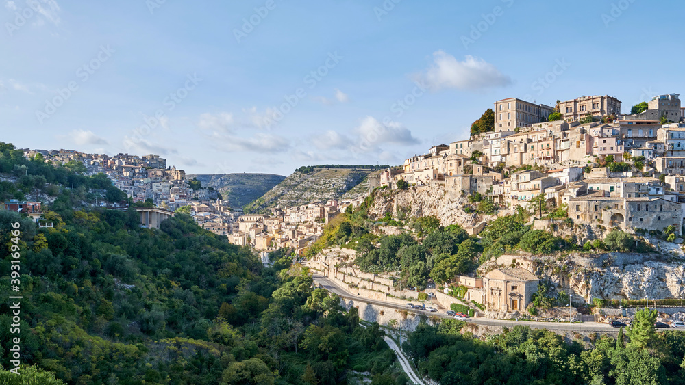 pitoresque italian mountain village ragusa ibla