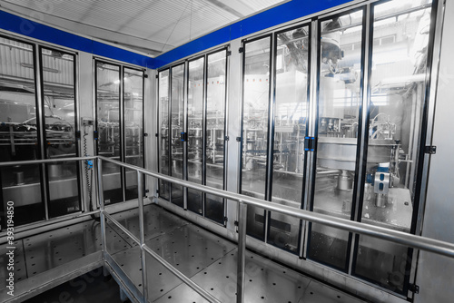 Φωτογραφία Automatic filling line for carbonated mineral water