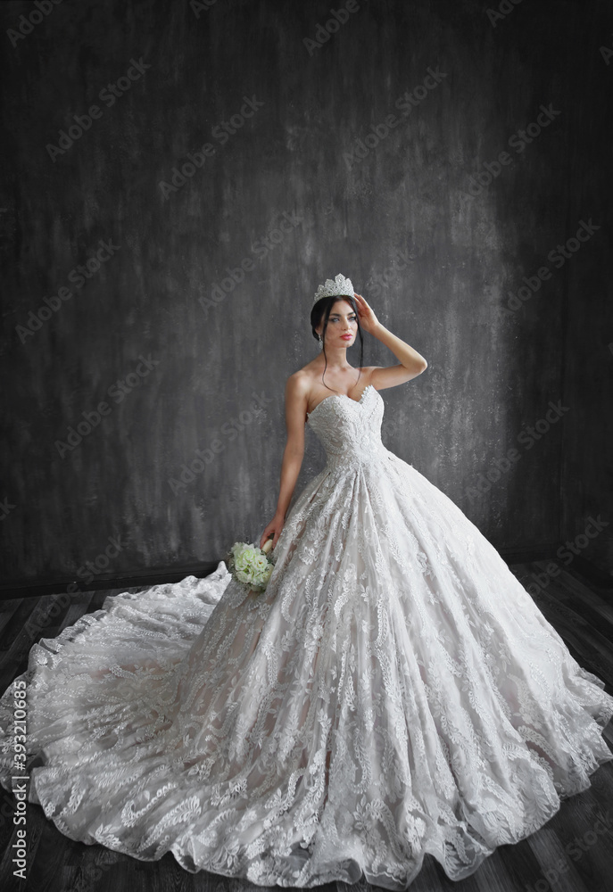 Fototapeta premium Beautiful brunette bride with fashion wedding hairstyle.Wedding concept