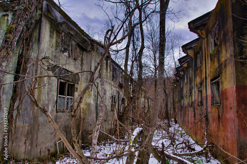 炭鉱跡地のアパート廃墟群