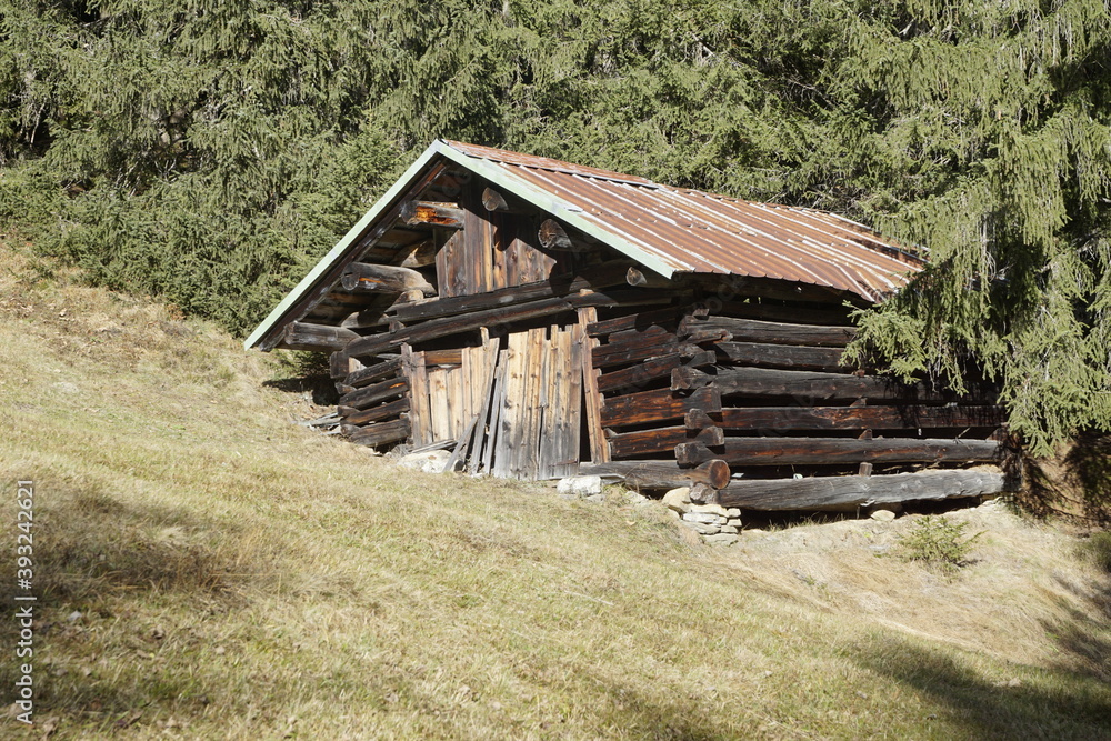 Alte Berghütte in den Allgäuer Alpen Alte Berghütte in den Allgäuer Alpen