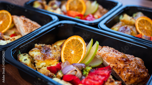 Chicken breast meal in to go container