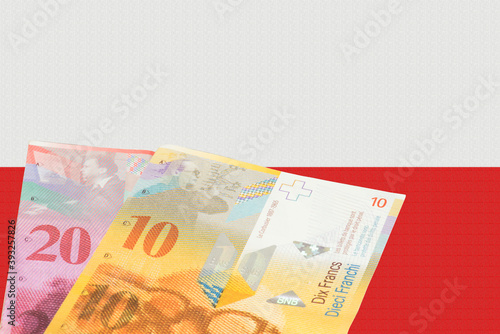 Flagge von Polen und Geld Schweizer Franken