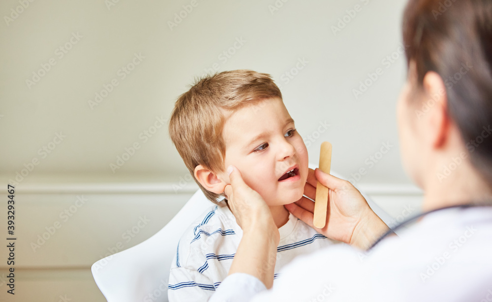 Pediatrician palpates the tonsils and lymph nodes Pediatrician palpates the tonsils and lymph nodes