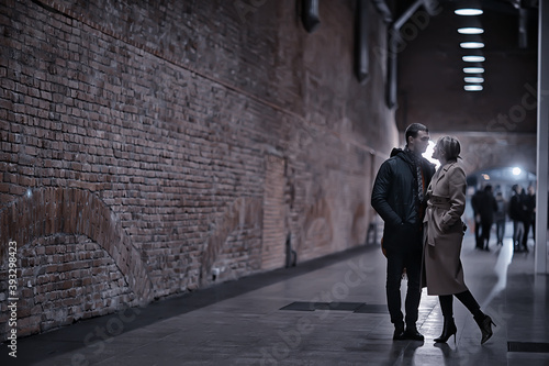 Canvas Print couple in love in moscow night winter, young family evening in winter moscow, au