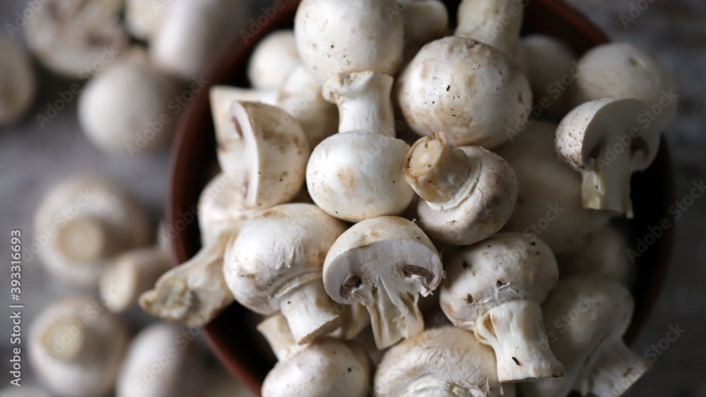 Fresh raw champignons in a bowl.