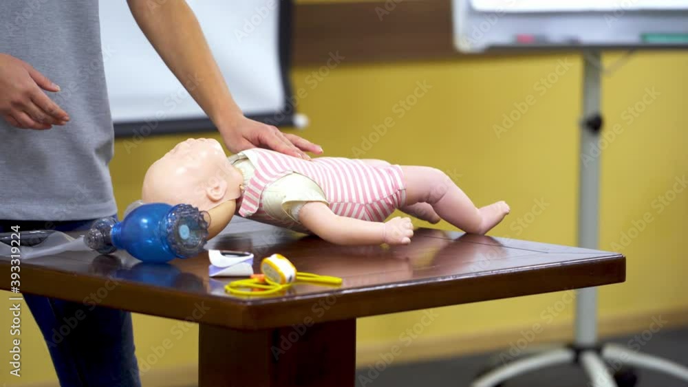 Baby first aid training. First aid training to giving cardiopulmonary
