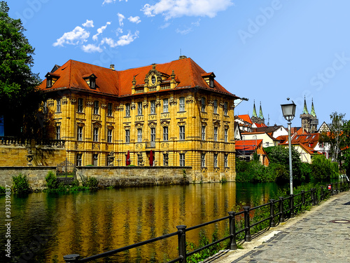 Die barocke Wasserschloss Villa Concordia am Regnitzufer in Bamberg. 