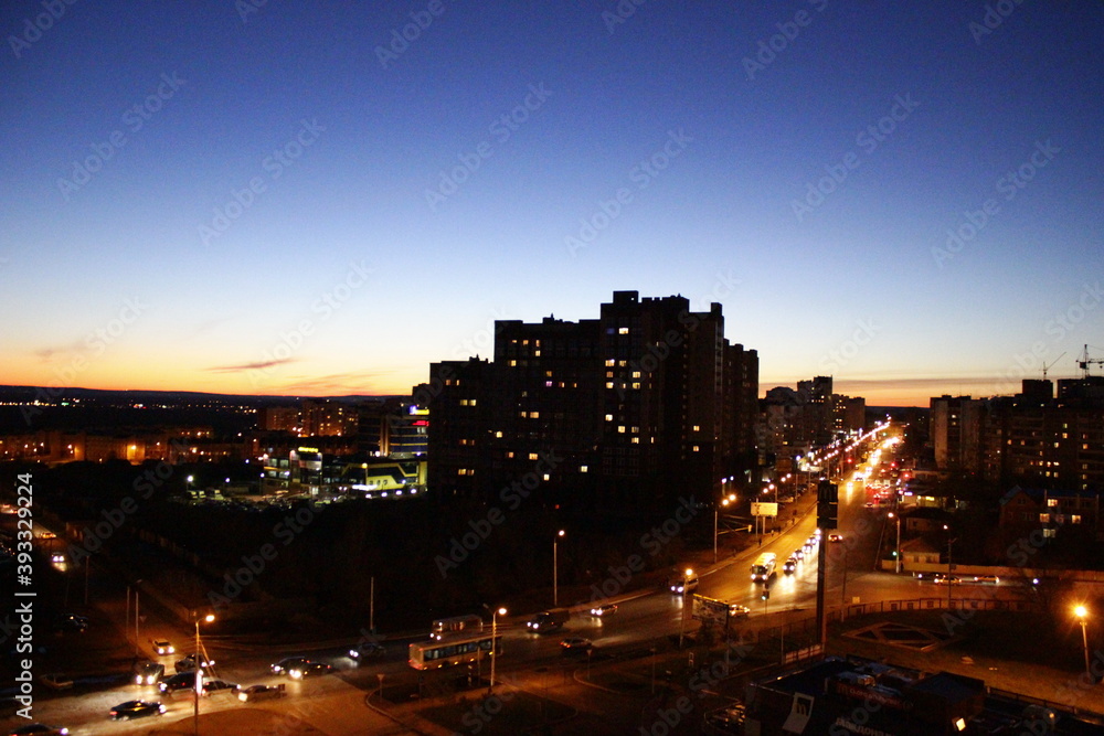 Fototapeta premium night traffic in the city. view