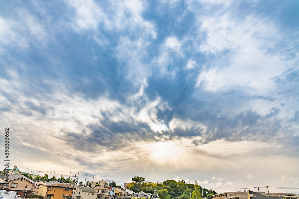 横浜郊外の夕暮れの空と雲