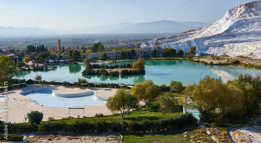 Obraz premium Natural travertine pools in Pamukkale.