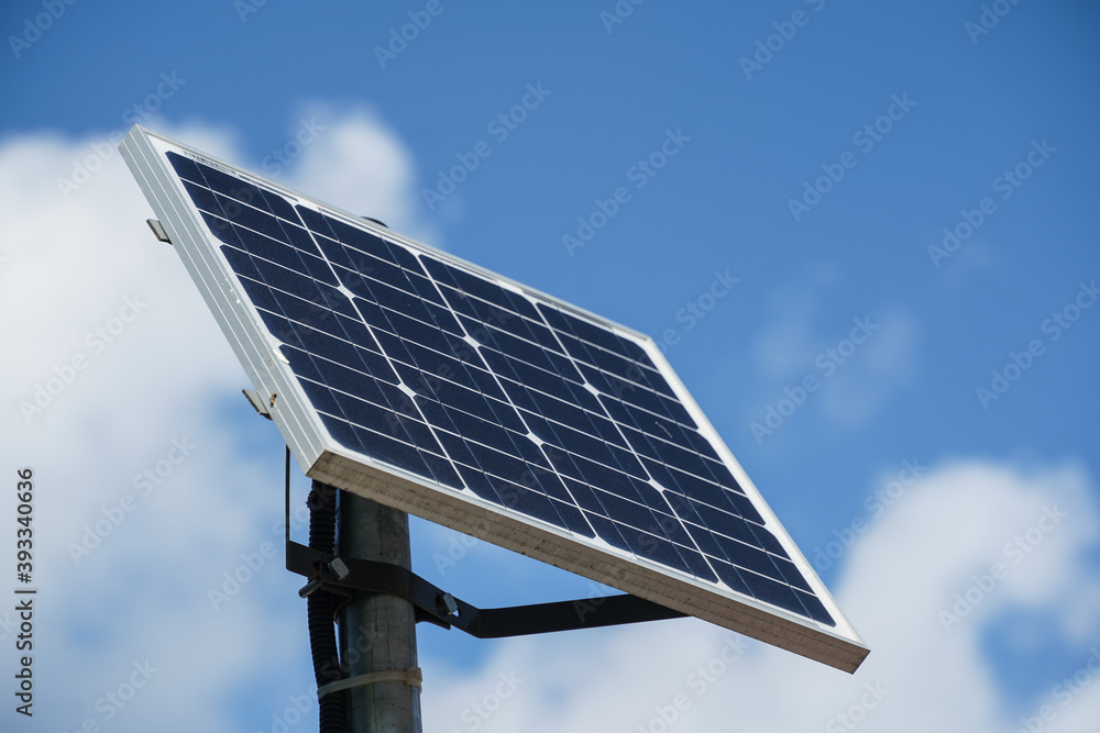 Obraz premium solar panel that supplies energy to the lights of a pedestrian crossing