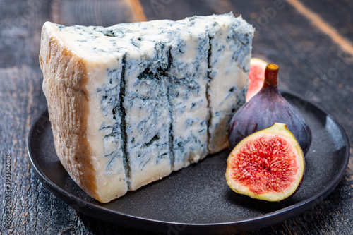 Cuadro en lienzo Cheese collection, piece of italian blue cheese gorgonzola picante with blue mol