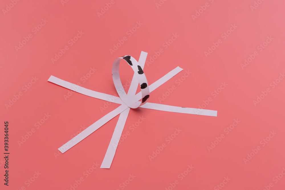 connect the strips of paper with glue into a ball, paper cow craft for kids, step by step instruction, DIY, year of the ox concept connect the strips of paper with glue into a ball, paper cow craft for kids, step by step instruction, DIY, year of the ox concept