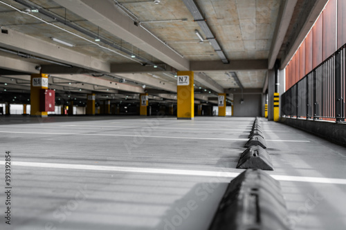 Obraz na płótnie Empty underground parking during coronavirus pandemic w salonie