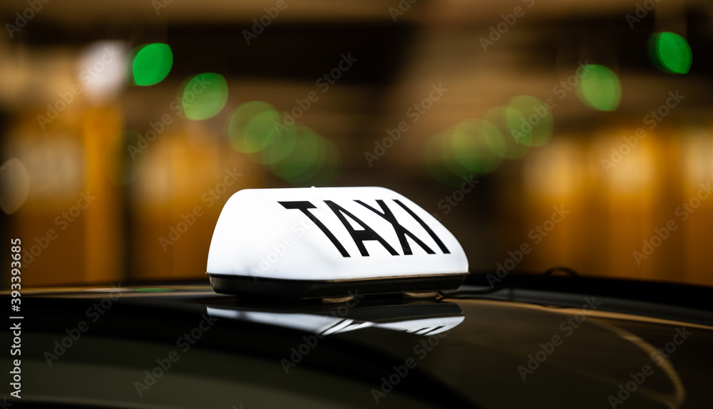 taxi symbol - badge on the roof | waiting for the course