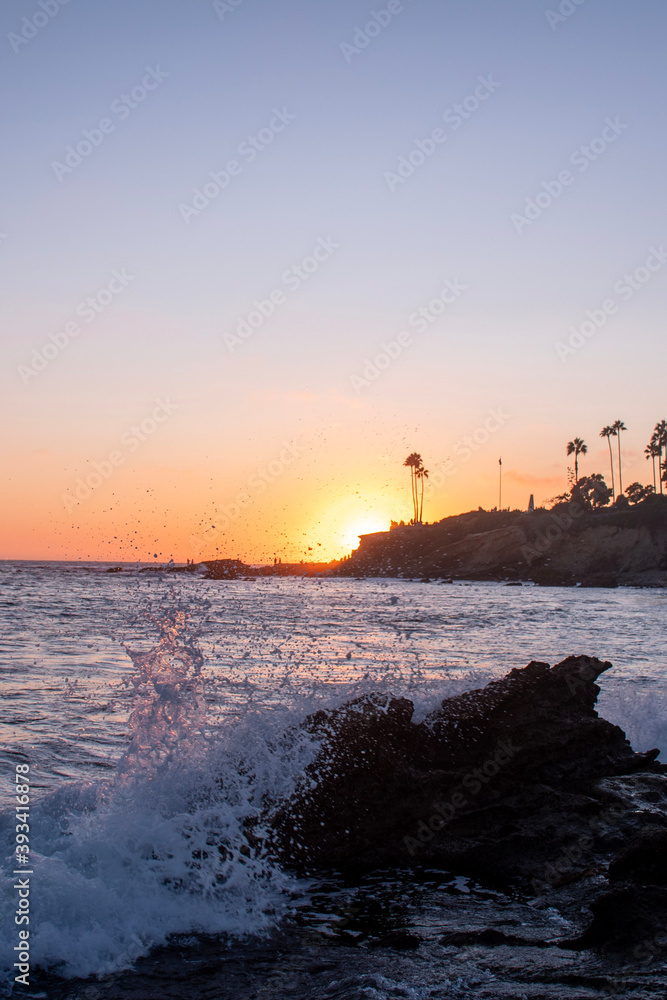 Obraz premium sunset over the sea and cliffs