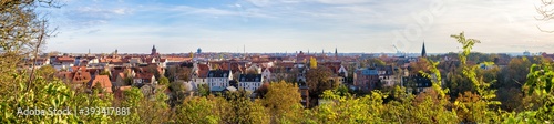 Großes Panorama über die Skyline der Stadt Halle Saale in Deutschland