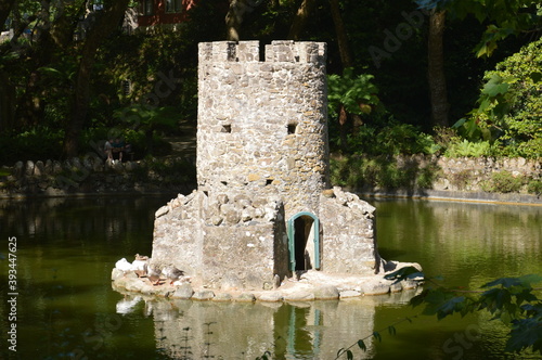 Architektura ogrodowa na jeziorku (Sintra)