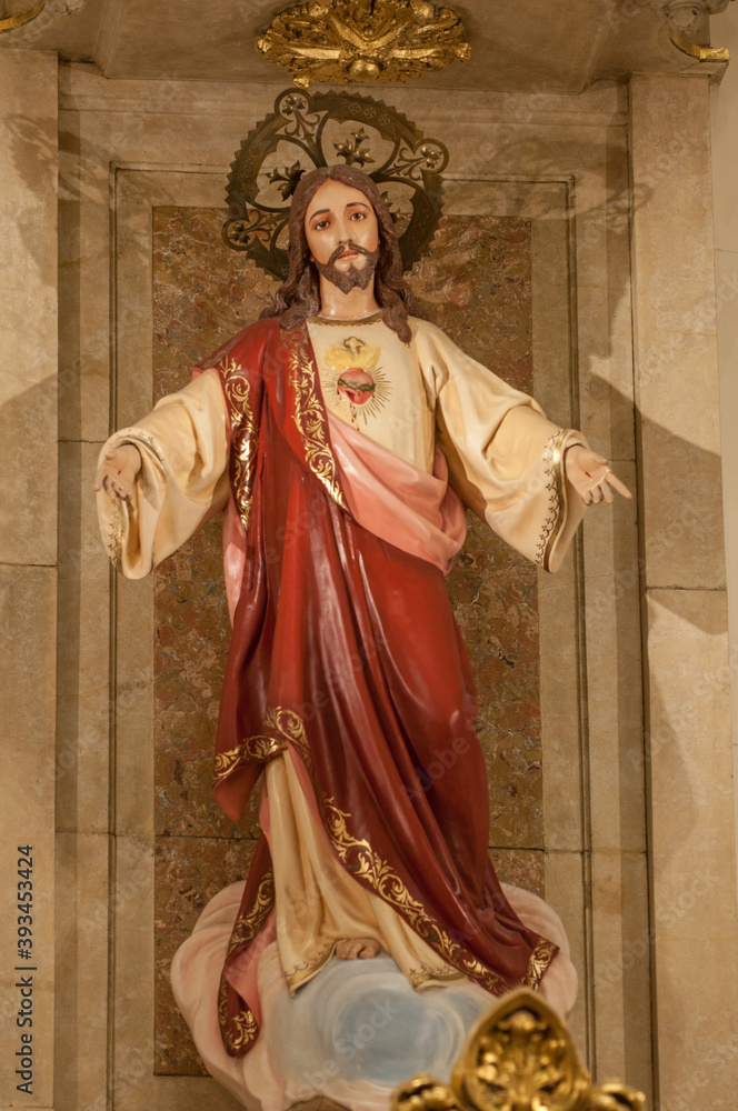 Naklejka premium Sacred Heart of Jesus statue