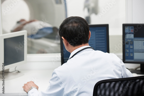 Wallpaper Mural Doctor operating CAT scan machine Torontodigital.ca