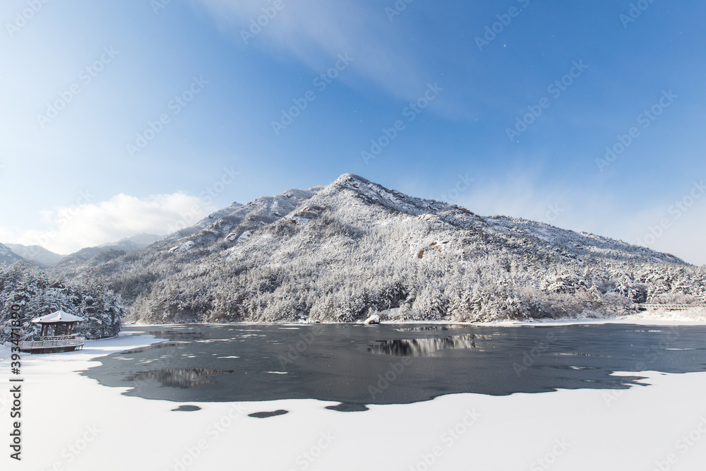 snow covered mountains snow covered mountains