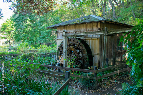 町田薬師池公園　水車小屋｜長閑でくつろいだ一時を過ごせます © 昇 青山