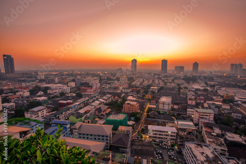 Panorama view of panoramic city views, overlooking a wide range of high-rise buildings, blurred breezes, residential distribution (condominiums, offices, expressways) © bangprik