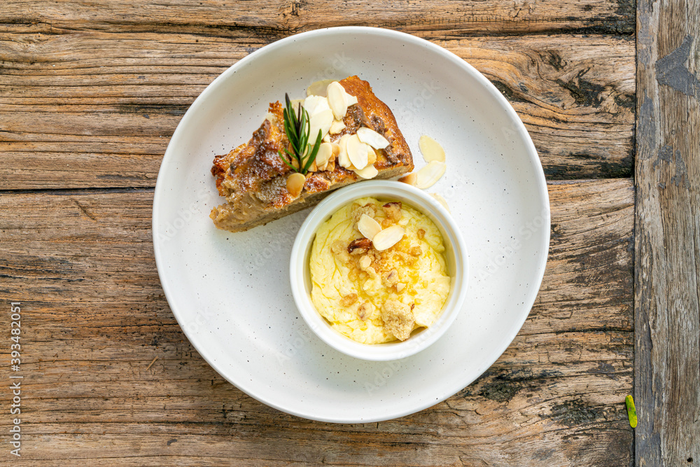 banana cake with cream cheese and crumble banana cake with cream cheese and crumble