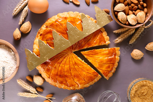 Fotografie galette des rois- epiphany cake and crown