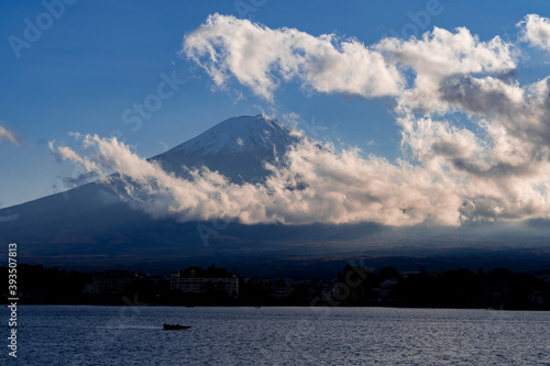 富士山周辺の流れる雲 © san724