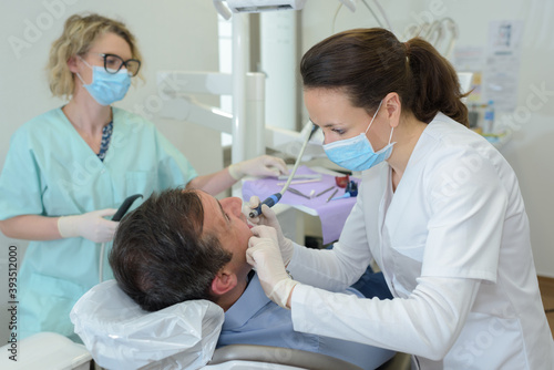dentists with a patient during a dental intervention