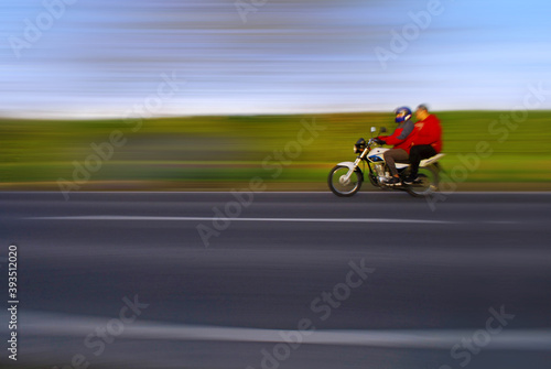 moto motocicleta ruta rapido furioso congelar movimiento ciclomotor motociclo gente vehiculo