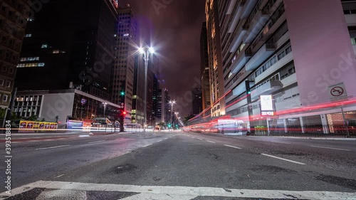 motion time lapse da avenida paulista durante a noite, região da rua augusta e bela Cintra na capital de São Paulo photo